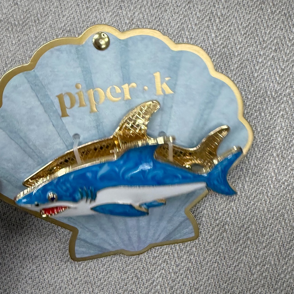 NWT ⚜️🦈⚜️ Piper K Hand Painted Shark Metal Hair claw Clip - Picture 6 of 7